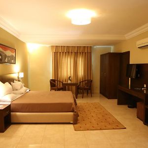 Comfort Queen Room